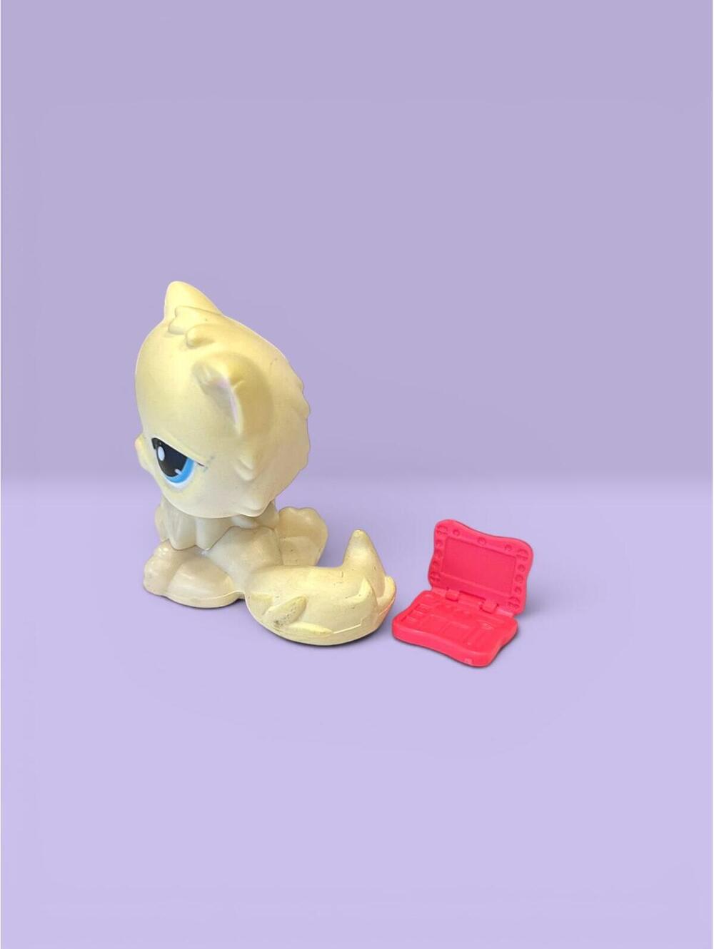 Littlest Pet Shop Persian Cat #428 Blue Eyes LPS with Laptop Accessory - Picture 2 of 5